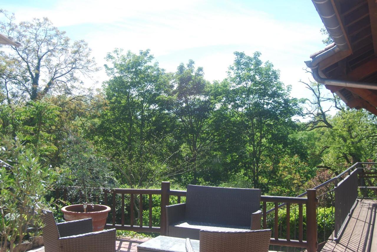 Moncrabeau Au Son De L Angelus B&B 외부 사진