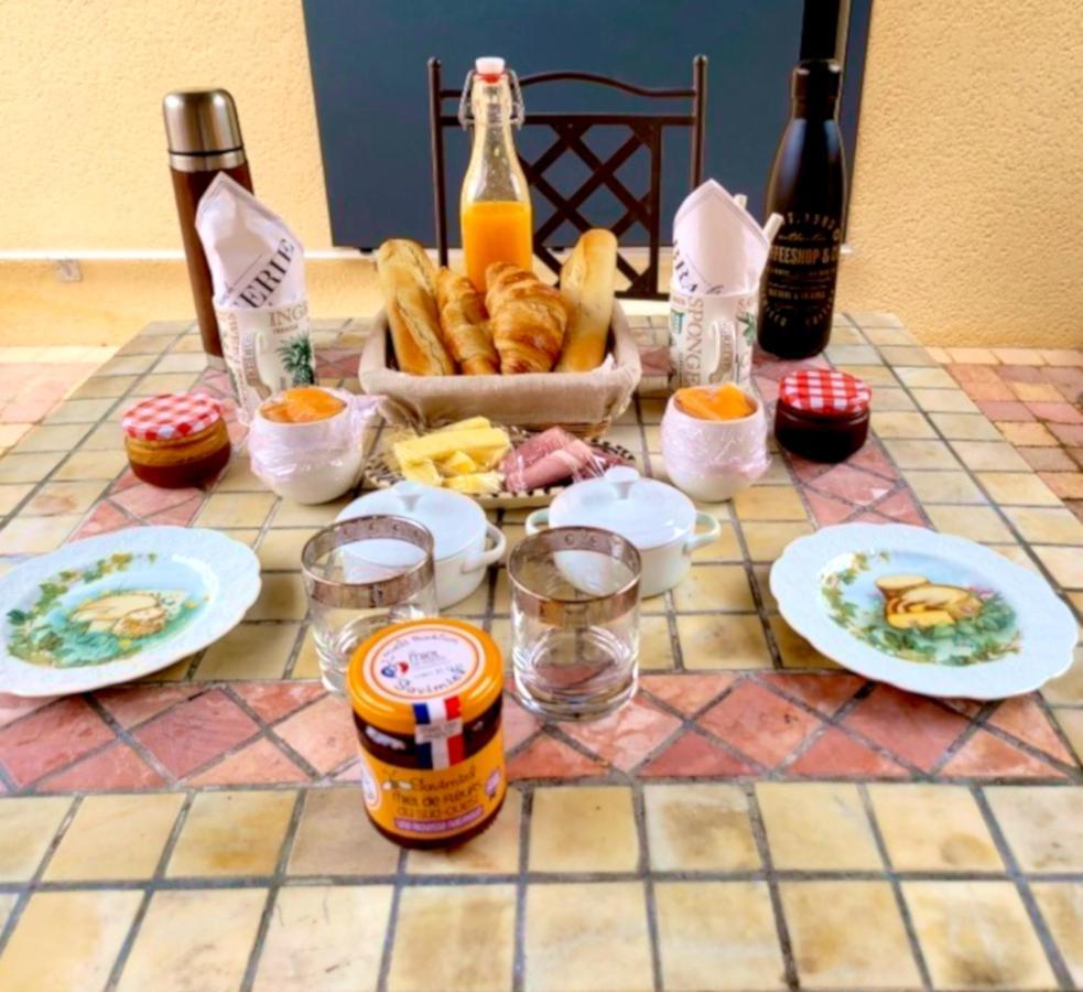 Moncrabeau Au Son De L Angelus B&B 외부 사진
